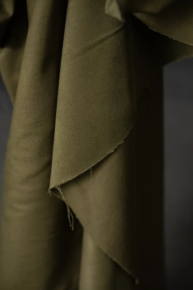 Þykkt (heavy) sandburstað lífrænt bómullar twill í ólívugrænu