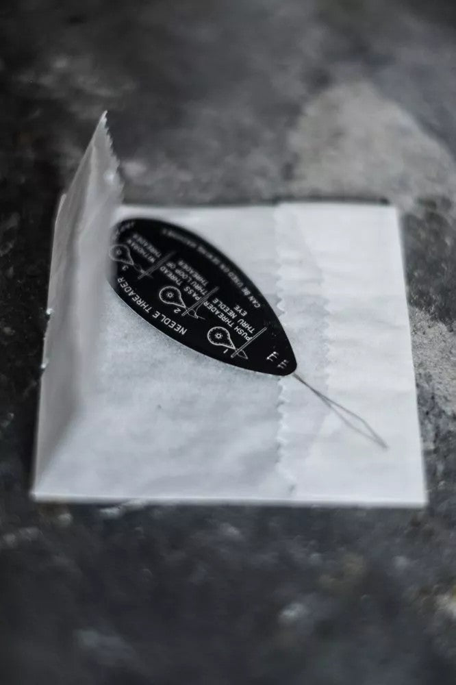 Nálaþræðari  —  Needle Threader